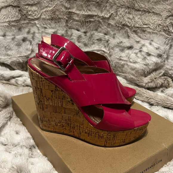 BCBG Generation Hot Pink Platform Wedges - Picture 4 of 4